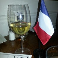 Photo prise au Voila! French Bistro and Wine Bar par Kris B. le9/22/2013