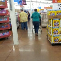 รูปภาพถ่ายที่ Walmart Supercentre โดย Chris C. เมื่อ 9/29/2012