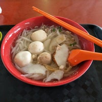 Photo taken at Soon Lee Fishball Noodle by Arthur F. on 11/18/2018