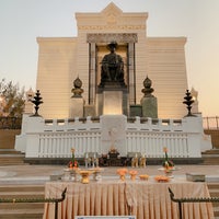 Photo taken at King Buddha Yodfa Chulaloke Monument (King Rama I) by Oumsub K. on 3/13/2020