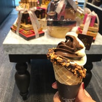 Photo taken at Godiva Chocolatier by Fai on 8/6/2019