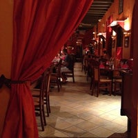 Das Foto wurde bei Sofia Italian Restaurant von Muge Zeren am 9/26/2012 aufgenommen
