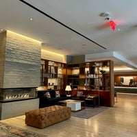 Foto scattata a Colonnade Boston Hotel da Ahad il 8/20/2022