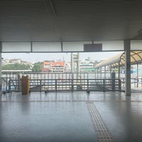 Photo taken at Dindaeng Cross River Ferry Pier by koko on 3/6/2023