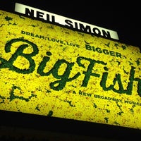 10/25/2013 tarihinde Ray Q.ziyaretçi tarafından Big Fish on Broadway'de çekilen fotoğraf