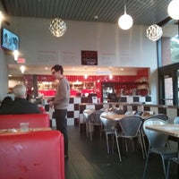 Das Foto wurde bei 400° Gourmet Burgers &amp;amp; Fries von Ikai L. am 12/15/2012 aufgenommen