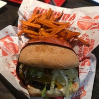 Photo taken at Red Robin Gourmet Burgers and Brews by Bkwm J. on 11/24/2019
