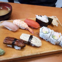Foto tirada no(a) Sushi Itoga por Bkwm J. em 4/30/2018