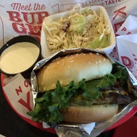 Photo taken at Red Robin Gourmet Burgers and Brews by Bkwm J. on 7/4/2017