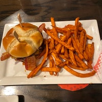 Photo taken at Red Robin Gourmet Burgers and Brews by Bkwm J. on 7/23/2022