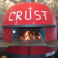 Foto scattata a Crust Pizzeria Napoletana da Crust Pizzeria Napoletana il 8/25/2016