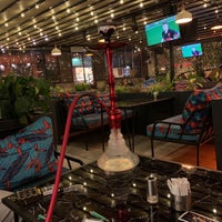 Das Foto wurde bei Gaja Garden Cafe &amp; Hookah/Lounge von Savaş Ö. am 3/11/2020 aufgenommen