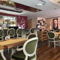 Photo taken at Cafe Rosso by Doğuş Ö. on 9/2/2019