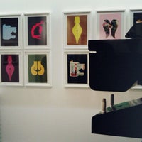 Foto diambil di Kuvva Gallery oleh Carly R. pada 10/25/2012