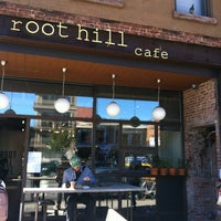 รูปภาพถ่ายที่ Root Hill Café โดย Beau L. เมื่อ 9/23/2012