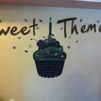4/21/2013에 Scott님이 Sweet Themez Cake &amp;amp; Cupcake에서 찍은 사진
