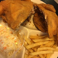Photo taken at Arnold&amp;#39;s Fried Chicken by Vivienne l. on 8/25/2016