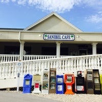 Foto tirada no(a) The Sanibel Café por MJTBQ em 10/31/2016