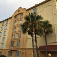 Foto tomada en La Quinta Inn &amp;amp; Suites Jacksonville Butler Blvd  por MJTBQ el 9/15/2017