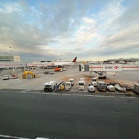 Foto diambil di Terminal 1 oleh Lars-Erik F. pada 8/5/2022