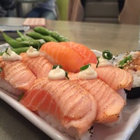 Foto scattata a Sushi&amp;#39;n&amp;#39;Roll da Mariama B. il 11/1/2016