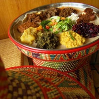 7/9/2013 tarihinde Demera Ethiopian Restaurantziyaretçi tarafından Demera Ethiopian Restaurant'de çekilen fotoğraf