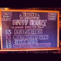 Foto diambil di Trinity Restaurant Bar &amp;amp; Lounge oleh Kuz pada 11/23/2012