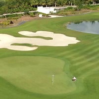 รูปภาพถ่ายที่ Puerto Cancún Golf Club โดย Rubén เมื่อ 2/6/2017