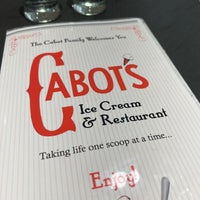 Foto scattata a Cabot&amp;#39;s Ice Cream &amp;amp; Restaurant da Ariff G. il 11/26/2022