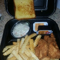 Photo taken at Zaxby&amp;#39;s Chicken Fingers &amp;amp; Buffalo Wings by Jimmy S. on 9/1/2017
