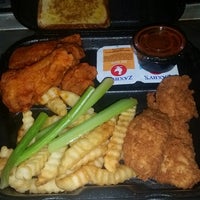 Photo taken at Zaxby&amp;#39;s Chicken Fingers &amp;amp; Buffalo Wings by Jimmy S. on 8/4/2017