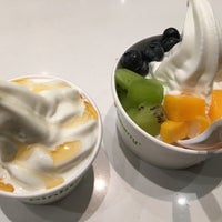 Photo taken at Pinkberry by Veronica S. on 9/14/2016