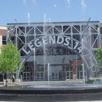 10/15/2013にLegends Outlets Kansas CityがLegends Outlets Kansas Cityで撮った写真