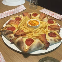Photo taken at Pizza Vip Delivery by Thainá C. on 8/11/2016