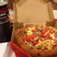 11/18/2013 tarihinde Jo G.ziyaretçi tarafından Pizza Hut Express'de çekilen fotoğraf