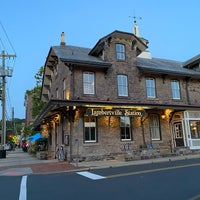 Foto diambil di Lambertville Station Restaurant and Inn oleh Max S. pada 7/31/2021