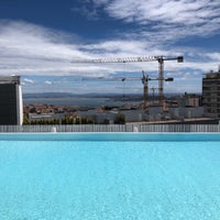 6/8/2018 tarihinde Madeleineziyaretçi tarafından Pool - EPIC SANA Lisboa'de çekilen fotoğraf
