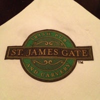 Das Foto wurde bei St. James Gate Irish Pub and Carvery von Gizelle M. am 1/6/2013 aufgenommen