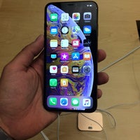 Photo taken at Apple Dadeland by Roger S. on 9/25/2018