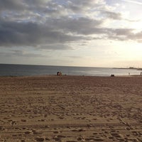 Foto diambil di Praia de Santo Amaro de Oeiras oleh Renato pada 1/1/2013