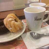 Photo taken at Mister Donut by Megumi on 3/20/2016