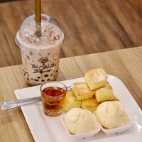 Photo taken at Catch Up Cafe by 💞🍭🍫🍒Ying😎💑💕 on 6/21/2019
