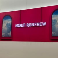 2/18/2024にTimがHolt Renfrew Centreで撮った写真