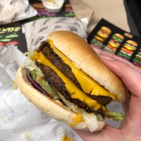 Foto scattata a Frost Burgers da Becky il 3/1/2019