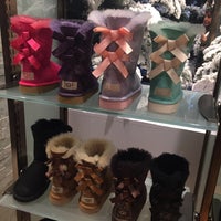 shoe stores that sell uggs