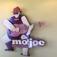 Foto tomada en Mo&amp;#39;Joe Coffee House  por Somatic D. el 6/10/2015