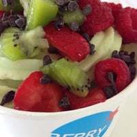 10/13/2013에 Thomas H.님이 Berrystar Frozen Yogurt에서 찍은 사진