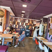 รูปภาพถ่ายที่ McDonald&amp;#39;s โดย Fátima D. เมื่อ 7/9/2022