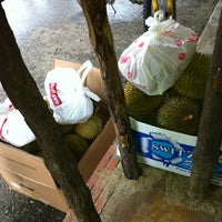 Photo taken at Pulau Ubin Seafood by Shelley H. on 11/13/2012