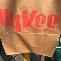 Foto tirada no(a) Hy-Vee por Frank M. em 8/19/2019